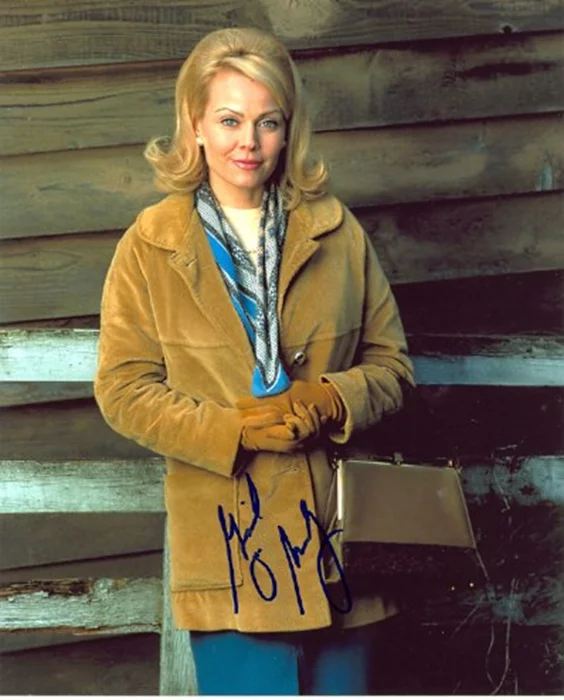 Gail O'Grady autograph