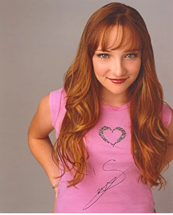Scarlett Pomers autograph