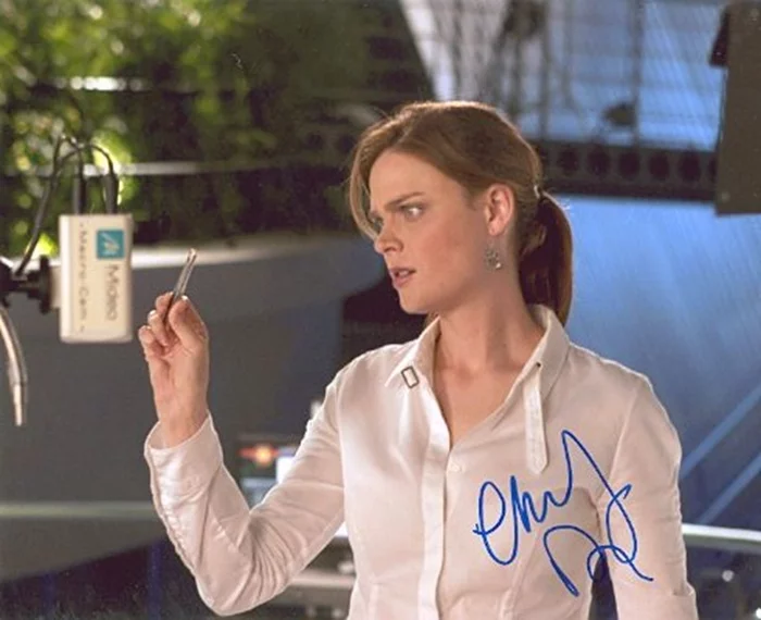 Emily Deschanel autograph