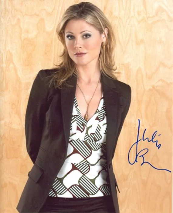 Julie Bowen autograph