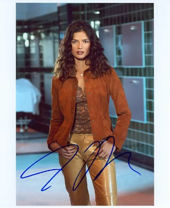 Jill Hennessy autograph