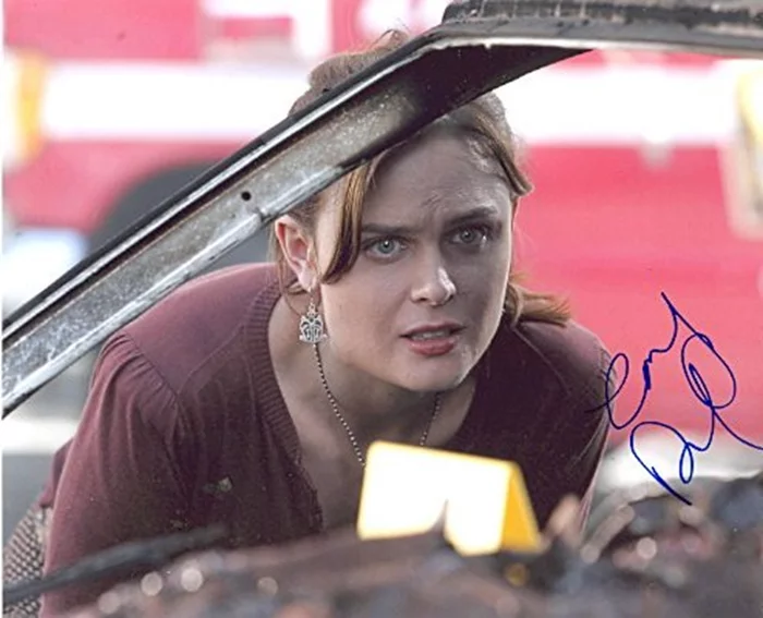 Emily Deschanel autograph