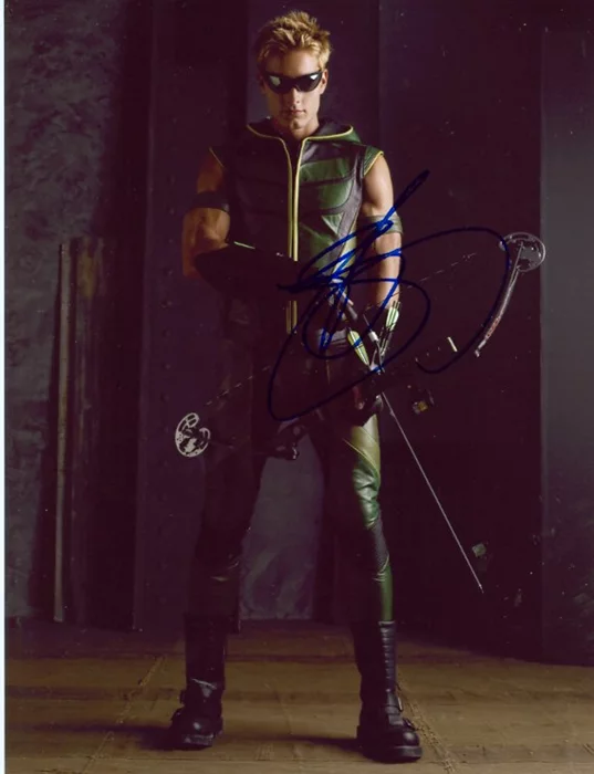 Justin Hartley autograph