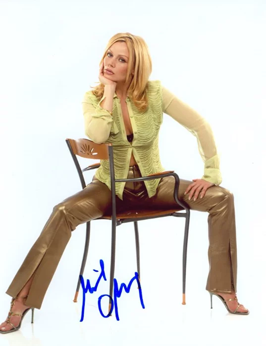 Gail O'Grady autograph