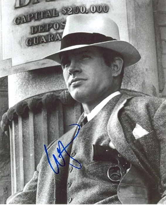 Warren Beatty autograph