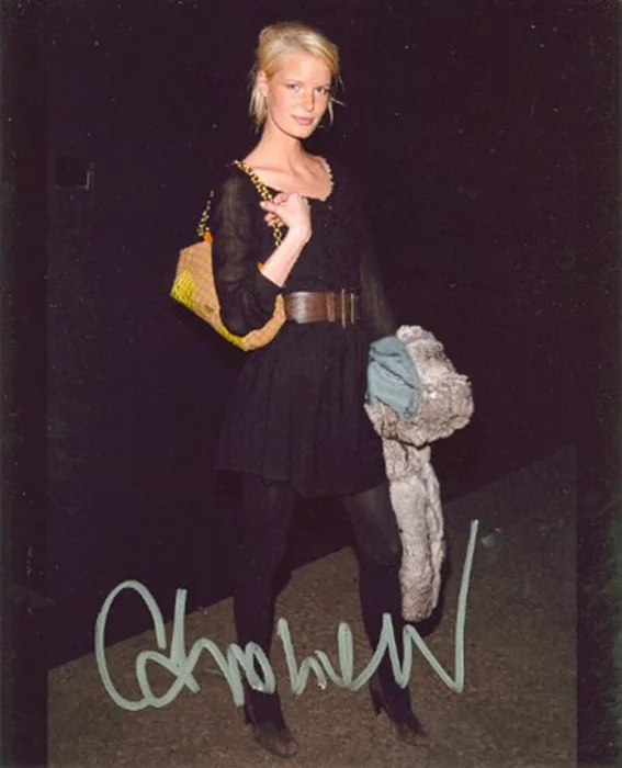 Caroline Winberg autograph