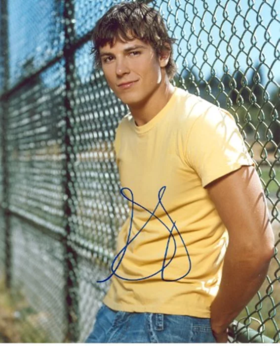 Sean Faris autograph