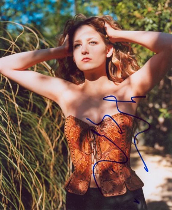 Leelee Sobieski autograph