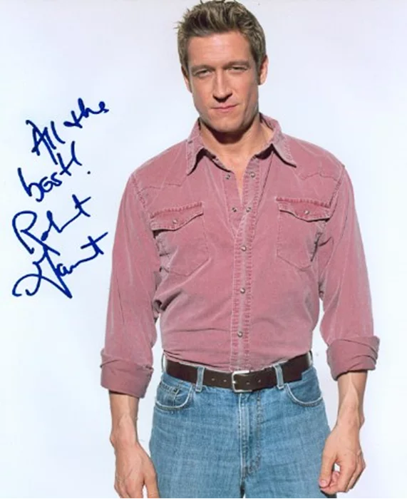 Robert Gant autograph