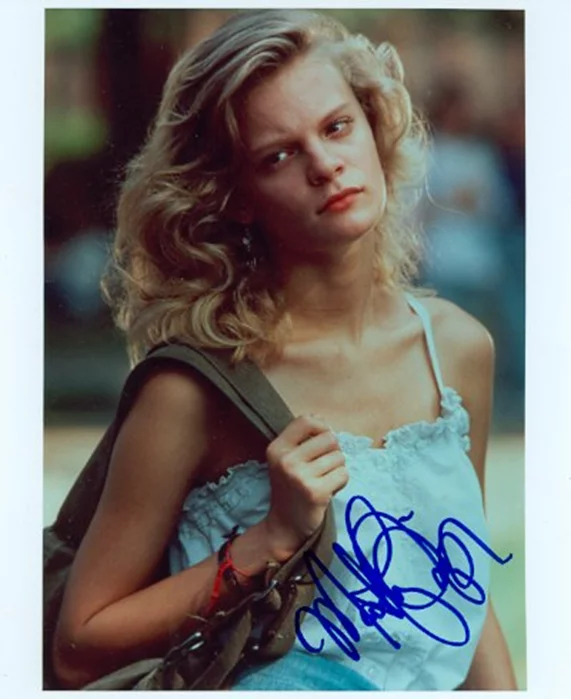 Martha Plimpton autograph