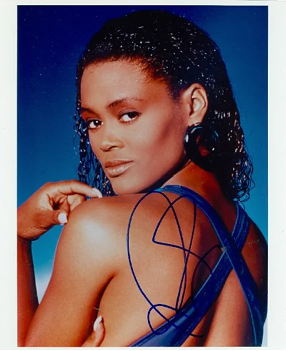 Robin Givens autograph