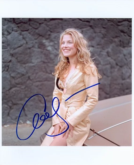 Ali Larter autograph