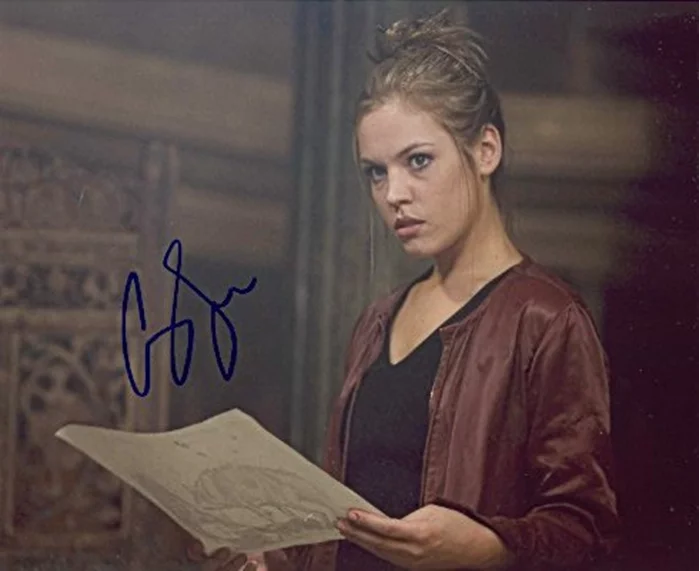 Agnes Bruckner autograph