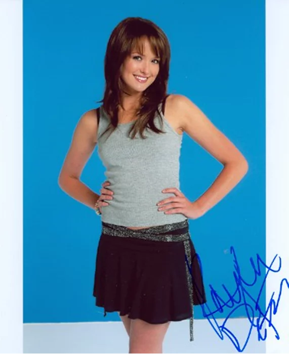 Kaylee DeFer autograph