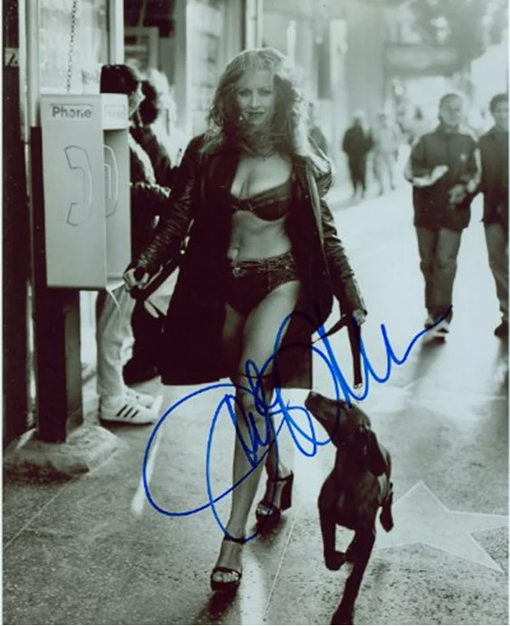 Joely Fisher autograph