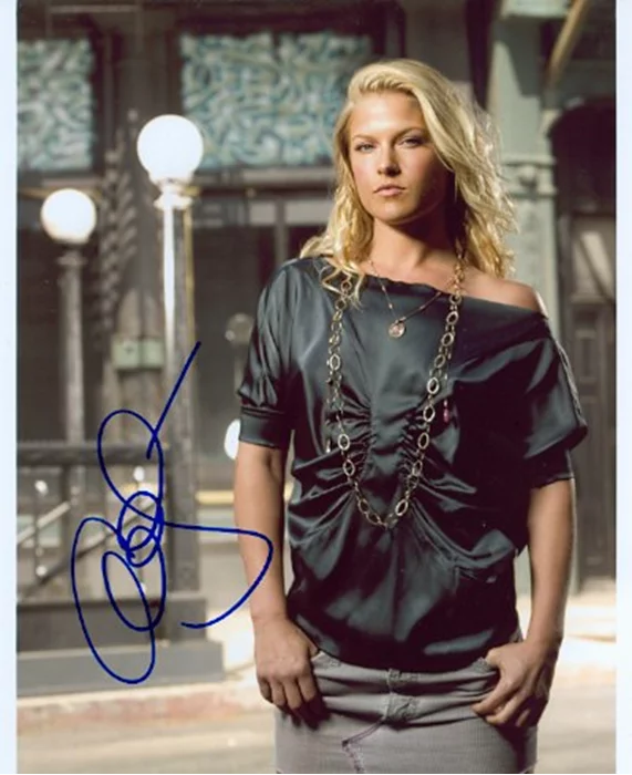 Ali Larter autograph