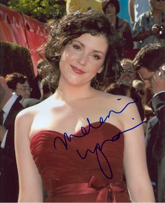 Melanie Lynskey autograph