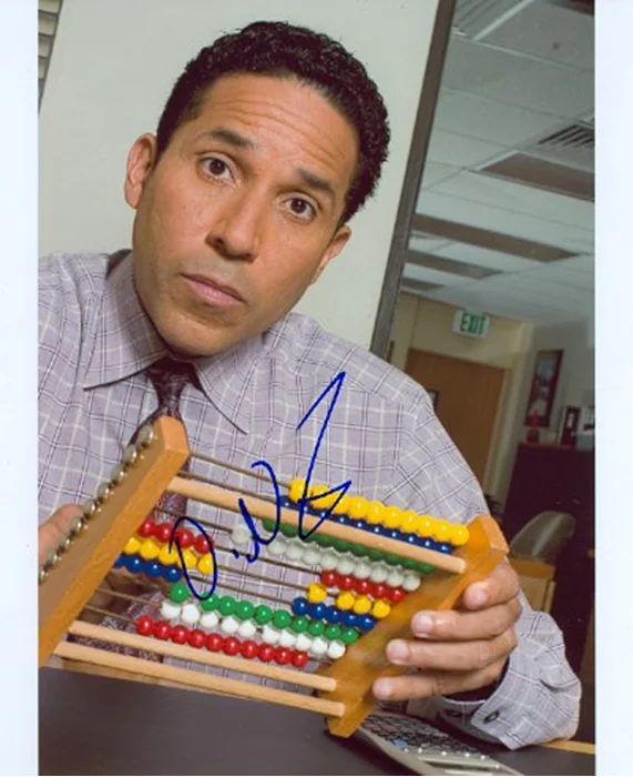 Oscar Nunez autograph
