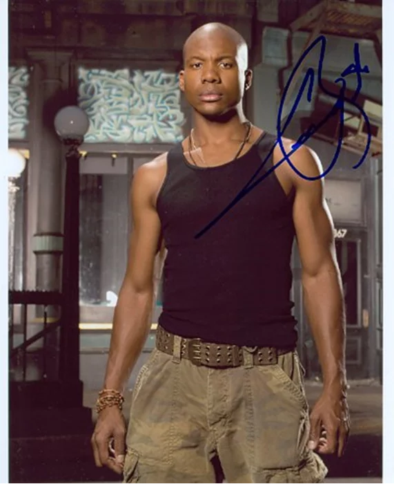 Leonard Roberts autograph