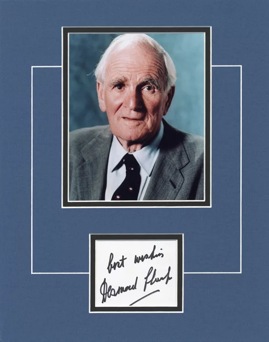 Desmond Llewelyn autograph