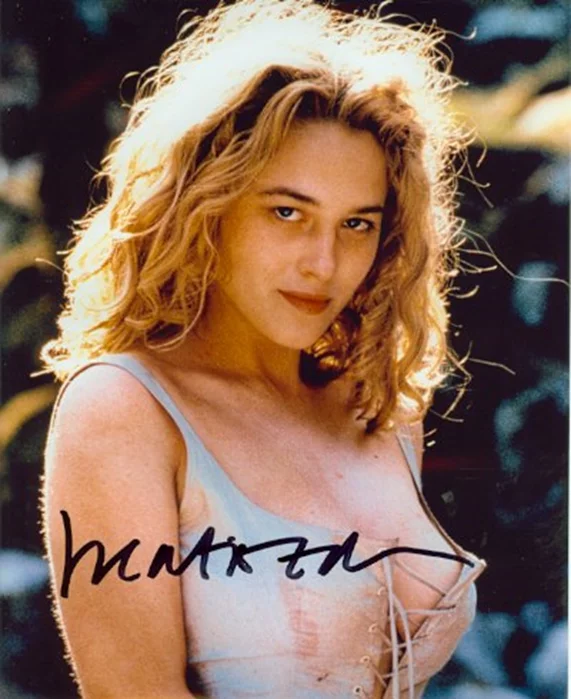 Beatie Edney autograph