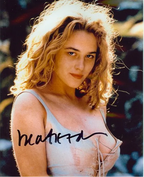 Beatie Edney autograph