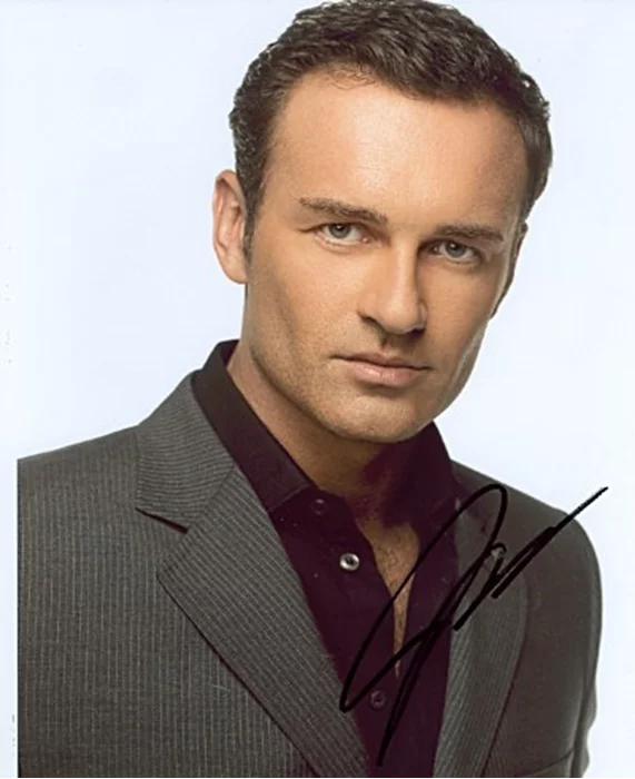 Julian McMahon autograph