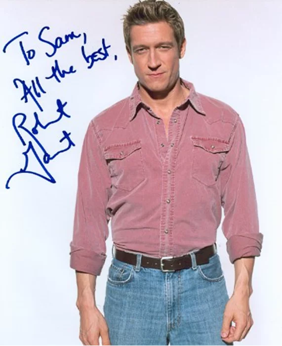 Robert Gant autograph
