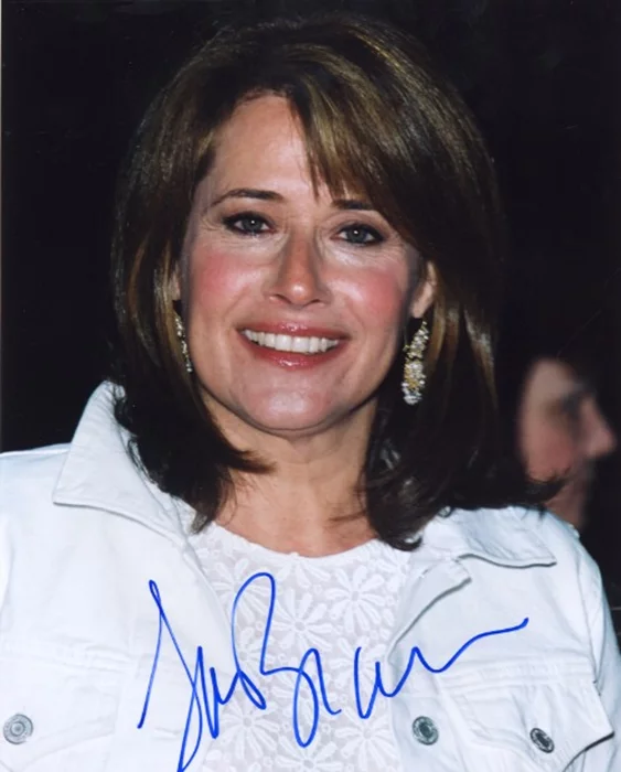 Lorraine Bracco autograph