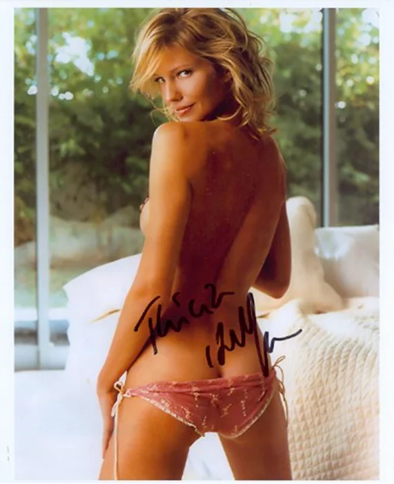 Tricia Helfer autograph