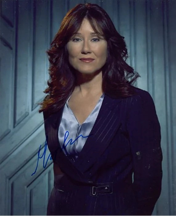 Mary McDonnell autograph