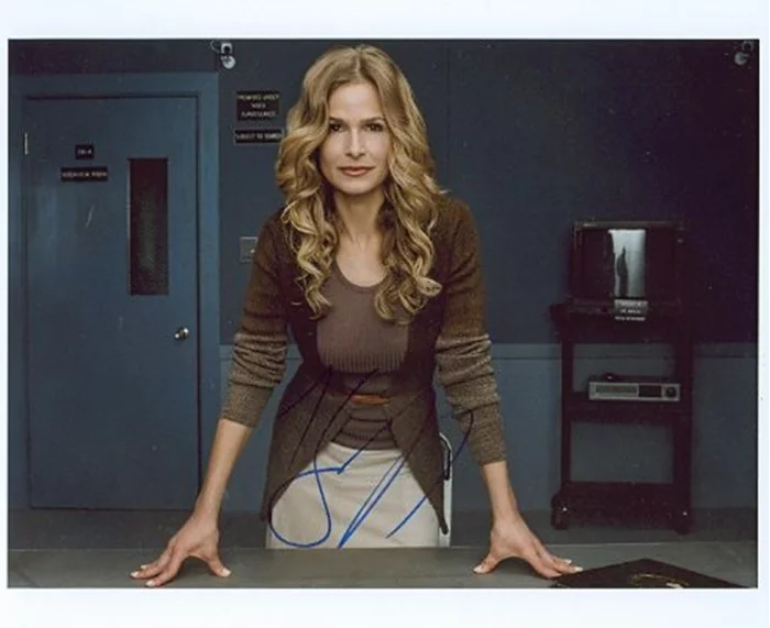 Kyra Sedgwick autograph