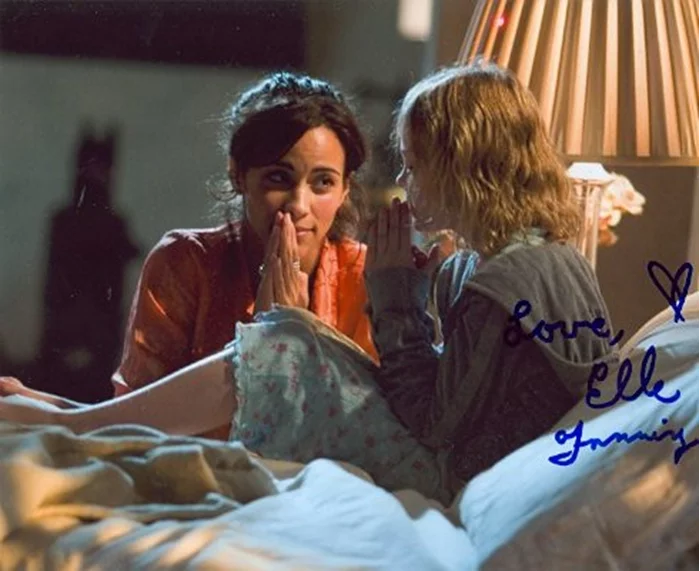 Elle Fanning autograph