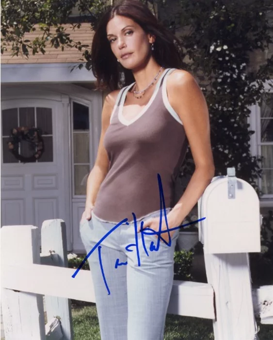 Teri Hatcher autograph
