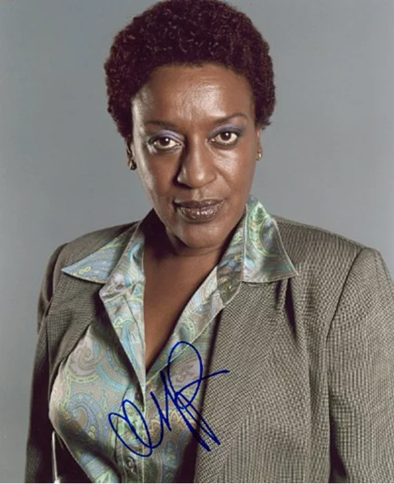 CCH Pounder autograph