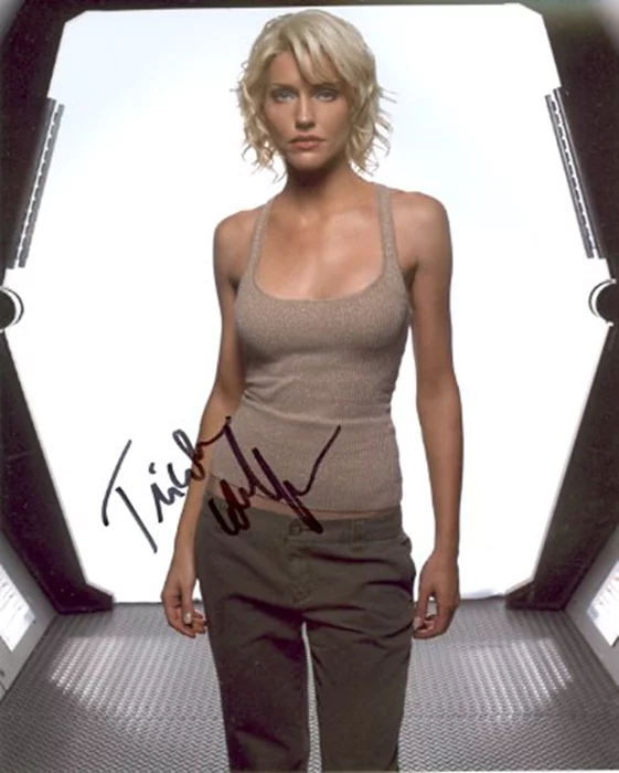 Tricia Helfer autograph