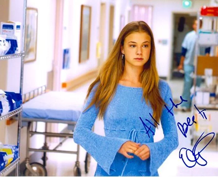Emily Van Camp autograph