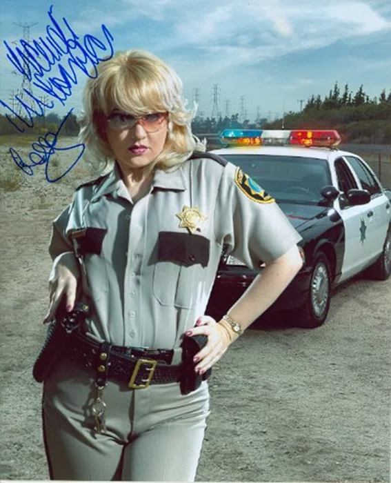 Wendi McLendon-Covey autograph