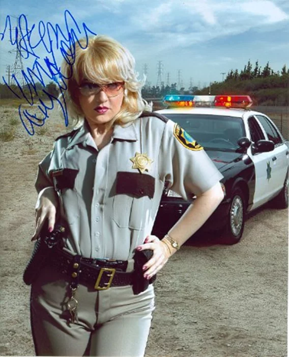 Wendi McLendon-Covey autograph