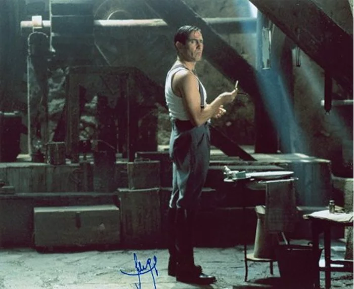 Sergi Lopez autograph