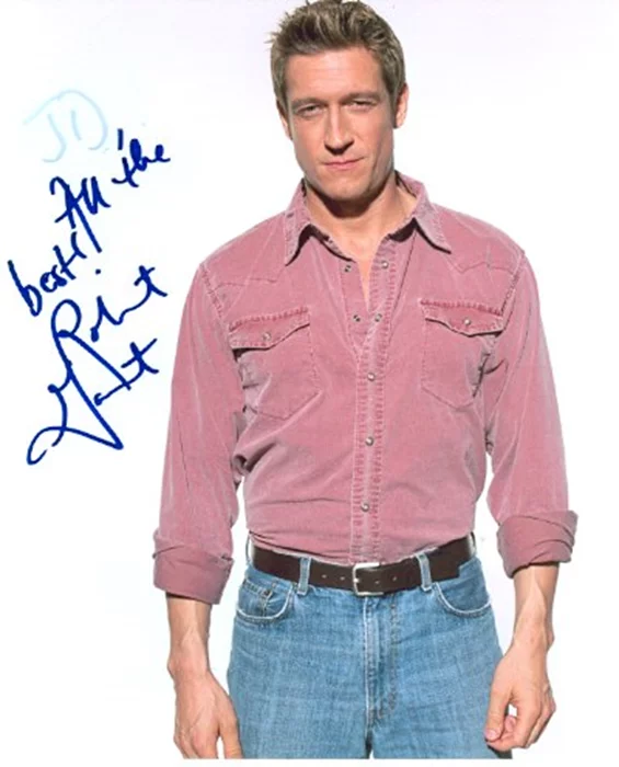 Robert Gant autograph