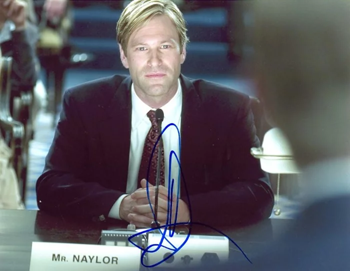 Aaron Eckhart autograph