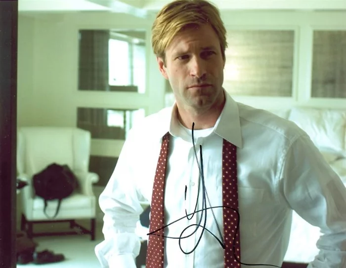 Aaron Eckhart autograph