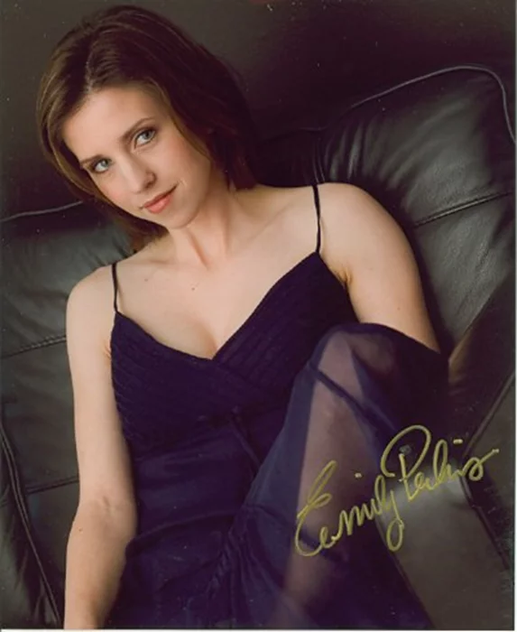 Emily Perkins autograph