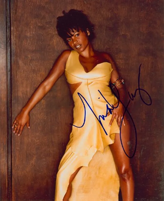 Nia Long autograph