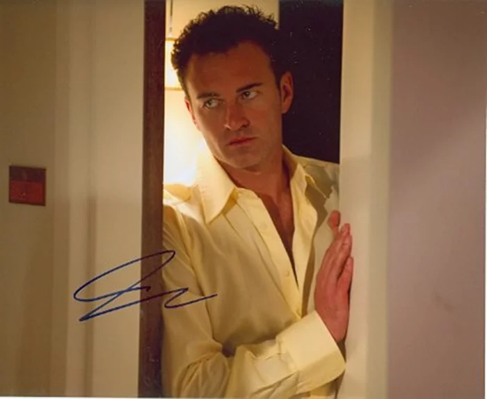 Julian McMahon autograph