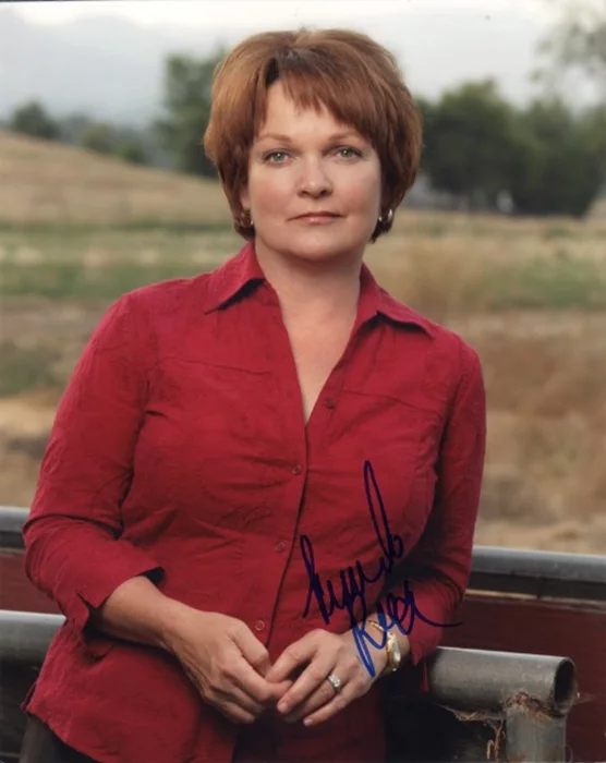 Pamela Reed autograph