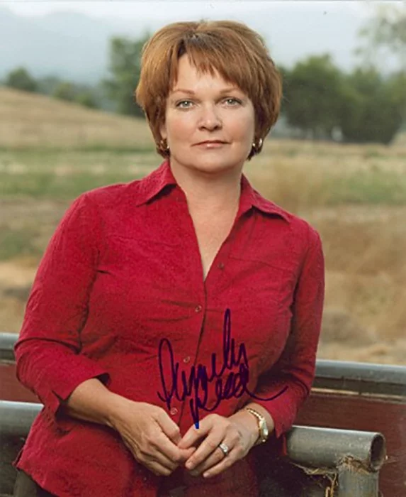 Pamela Reed autograph