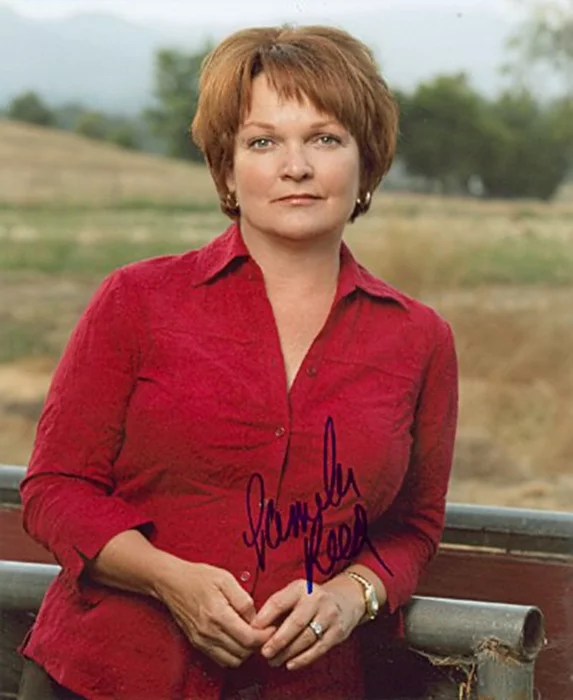 Pamela Reed autograph