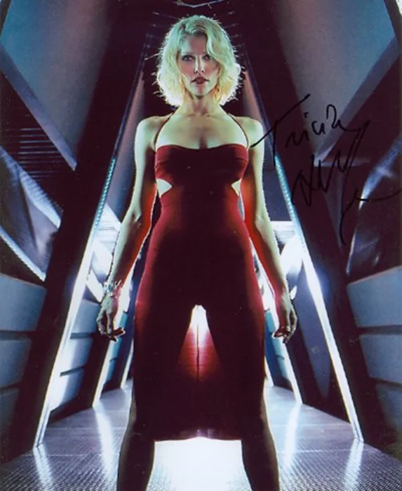 Tricia Helfer autograph